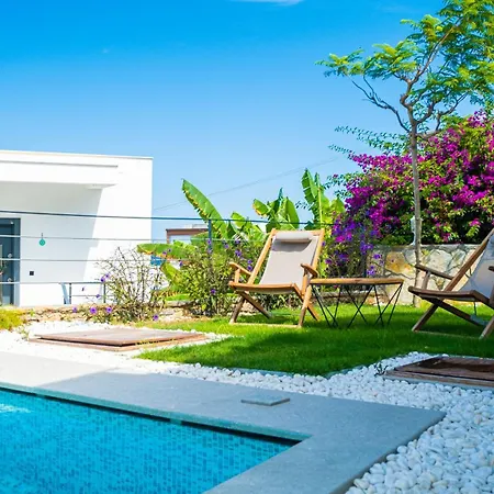 Greta Villa
